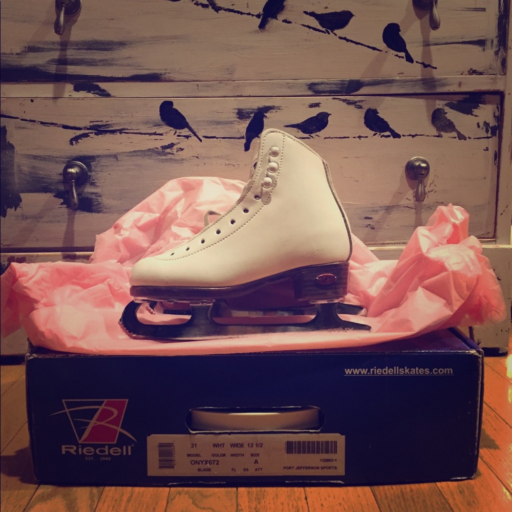 Figureskates Iceskates size kids 12 1/2. Riedell